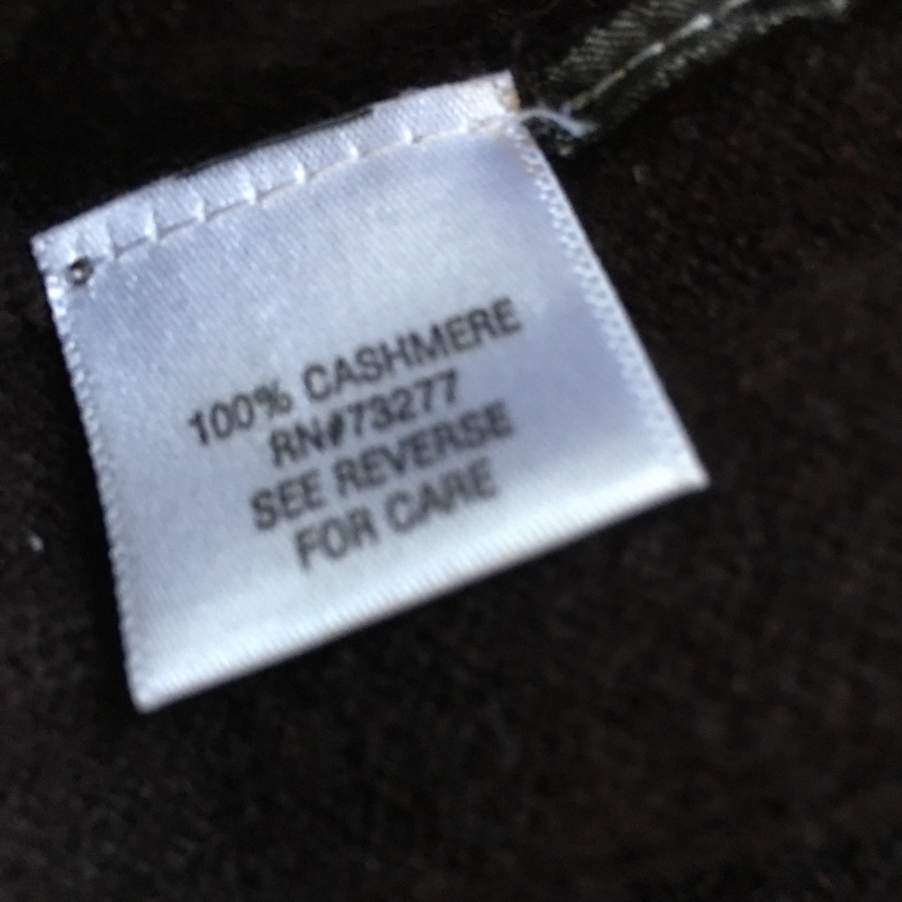Classic  men’s Vneck sweater. - Picture 4 of 5
